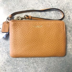 51622 Bleecker Small BURNT CAMEL LEATHER WRISTLET
